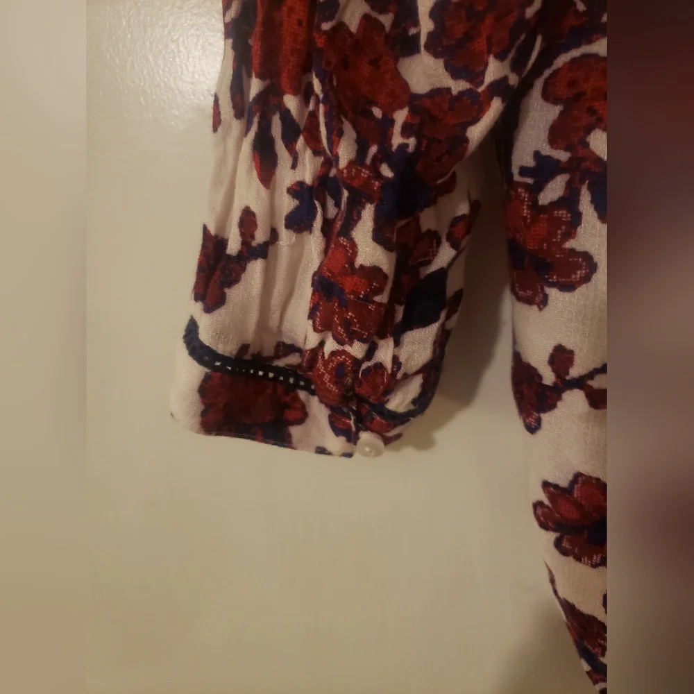 Lucky Brand Women's Blouse - Size Medium - Picture 4 of 6